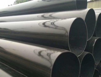 聚乙烯外護(hù)管是以高密度聚乙烯（HDPE）為原料，采用先進(jìn)的設(shè)備和工藝進(jìn)行生產(chǎn)，產(chǎn)品質(zhì)量嚴(yán)格執(zhí)行GB/T29047-2012標(biāo)準(zhǔn)。具有機(jī)械強(qiáng)度高、耐沖擊、耐環(huán)境應(yīng)力開(kāi)裂、耐腐蝕、耐低溫、易焊接、易施工、
