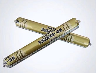 外墻保溫裝飾一體板工程專用膠系單組份、中性、室溫固化；對外墻保溫裝飾一體板有良好的粘接密封性能，固化后30年內(nèi)粘接性能良好，耐高低溫、耐紫外線、防火阻燃V-1級、耐雨雪冰雹等極端氣候環(huán)境、性能優(yōu)異；良
