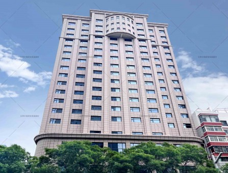蘭州市公安局金盾大廈改造項(xiàng)目，選用水包砂保溫裝飾一體板。